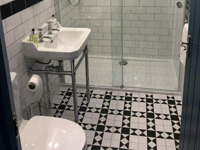 Hotel No.16 Seaham Zewnętrze zdjęcie Bathroom with shower enclosure