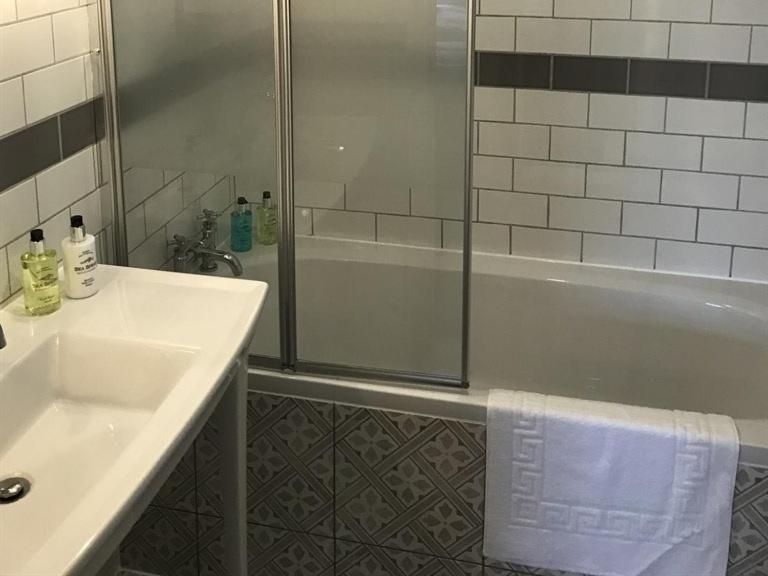 Hotel No.16 Seaham Zewnętrze zdjęcie A shower enclosure with a sliding door