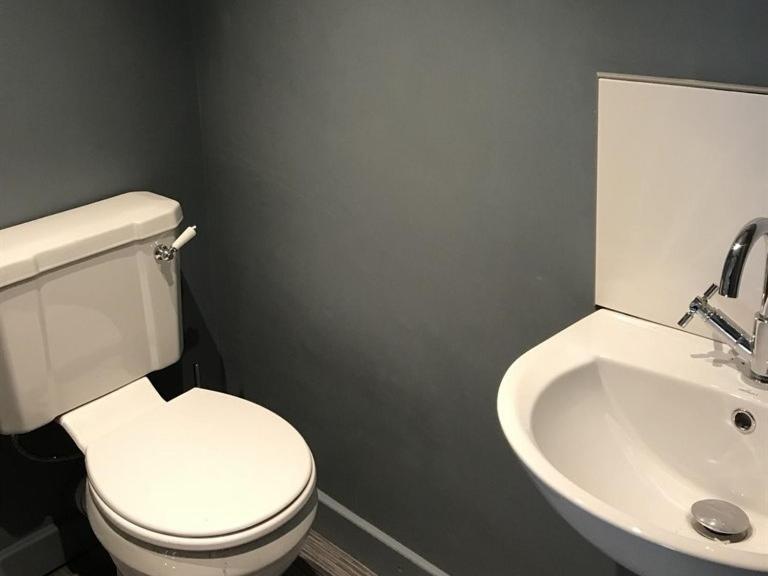 Hotel No.16 Seaham Pokój zdjęcie A modern toilet and sink