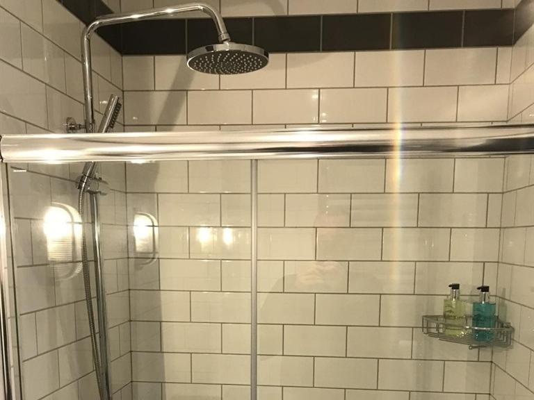 Hotel No.16 Seaham Pokój zdjęcie A shower
